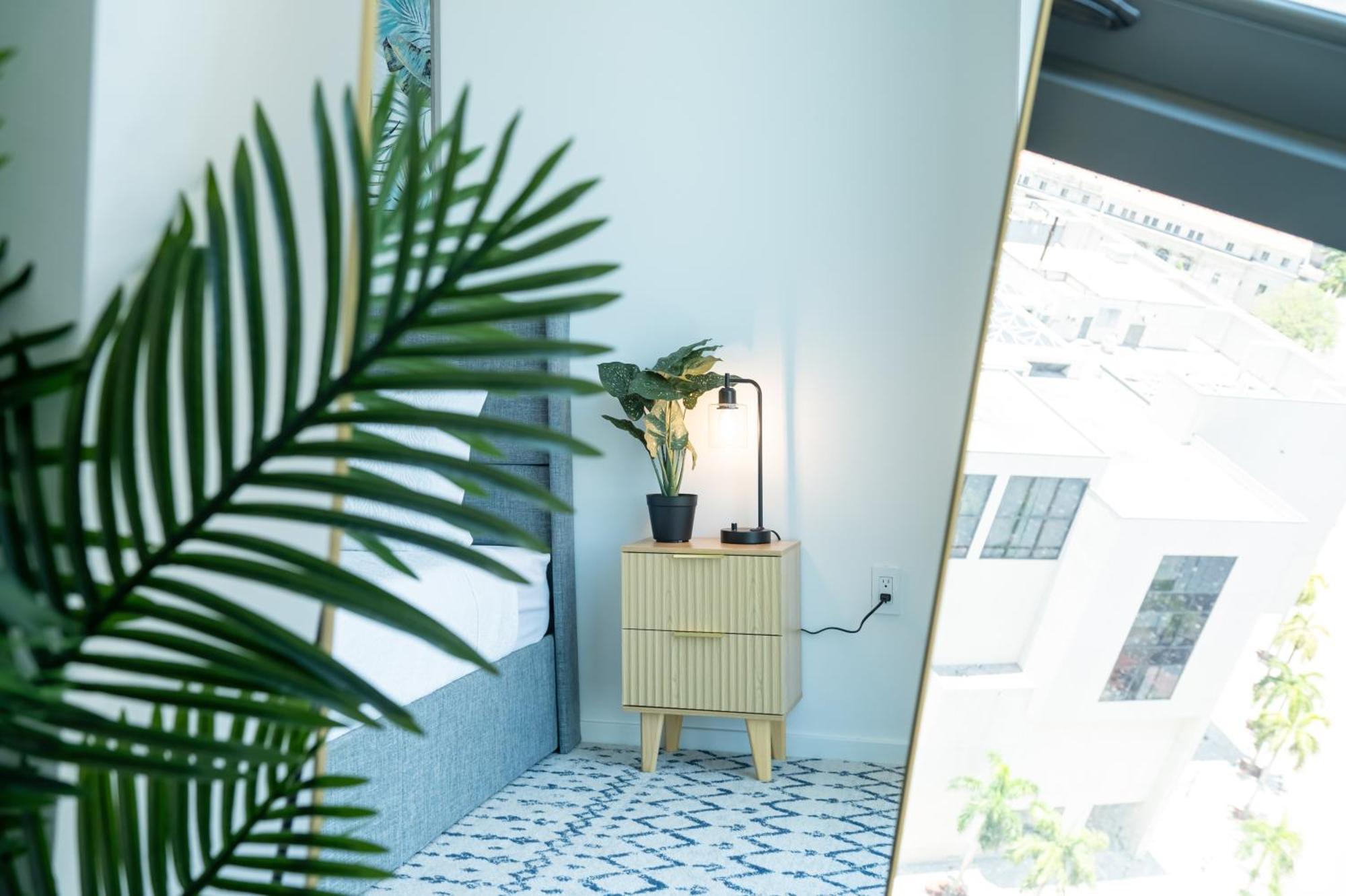 Luxurious King Bed Suite In Downtown Miami Eksteriør billede