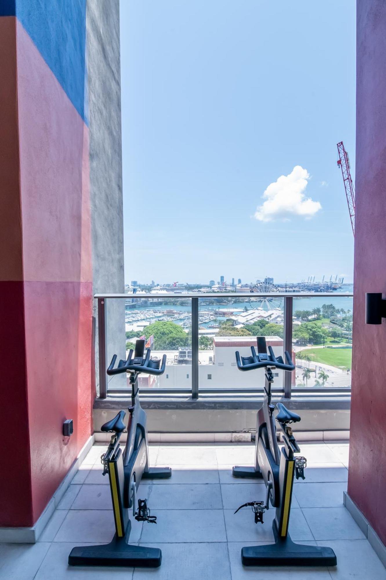 Luxurious King Bed Suite In Downtown Miami Eksteriør billede