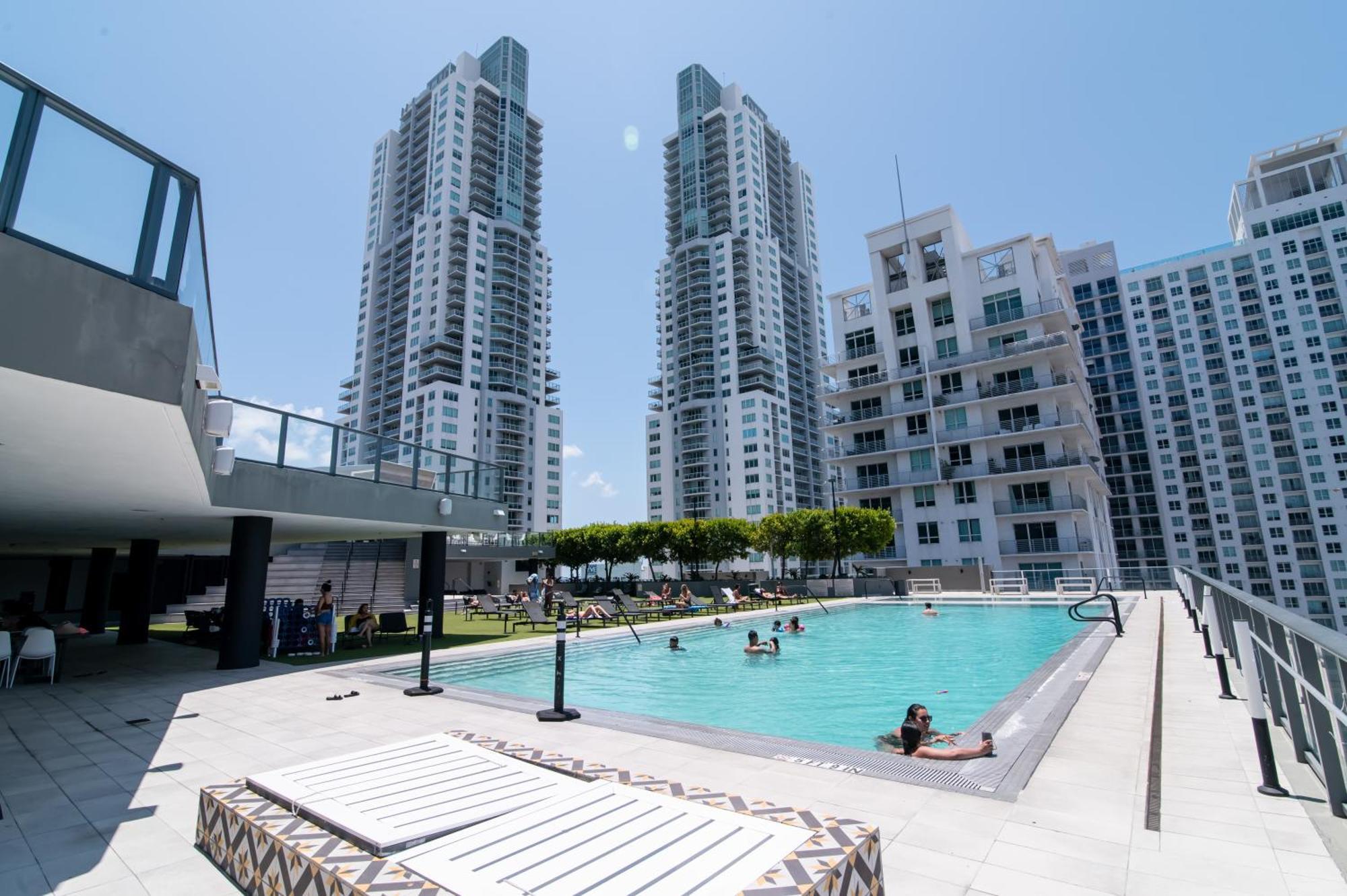 Luxurious King Bed Suite In Downtown Miami Eksteriør billede